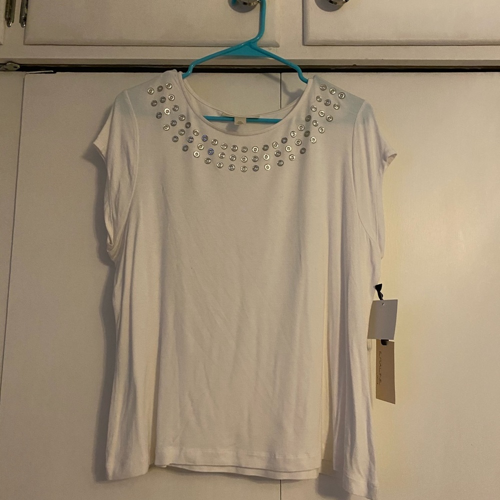 White short sleeve shirt
